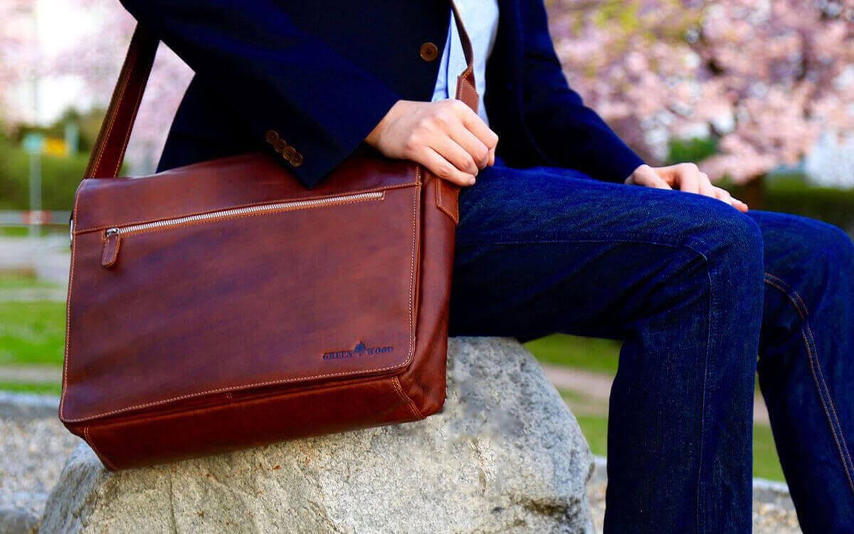 Umhängetaschen für Herren aus Leder – Elegantes Design, vielseitige Größen und Fächer für Laptops, Tablets und Dokumente.