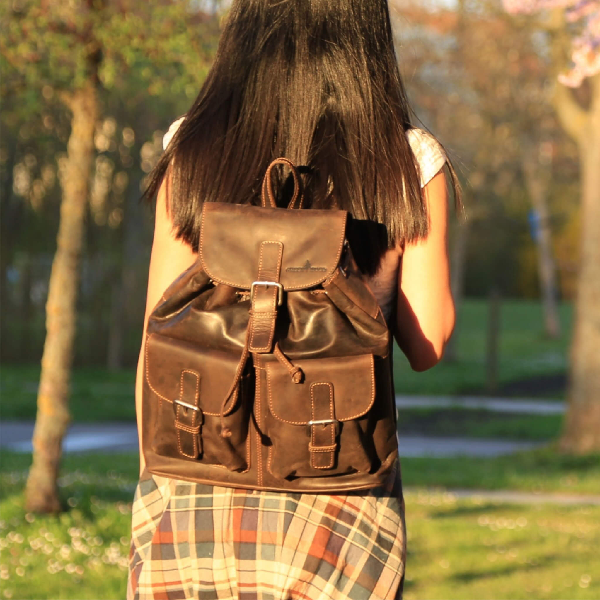 Große und kleine Vintage Lederrucksäcke für Damen – Rucksack für Stadt, Reisen und Alltag